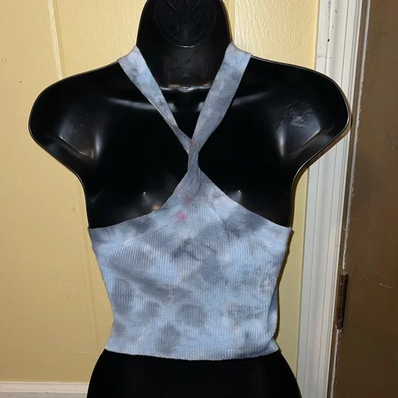 Kendall & Kylie Light Blue & Gray Tie-Dye Crossover Halter Knit Crop Top Size S - Picture 2 of 10